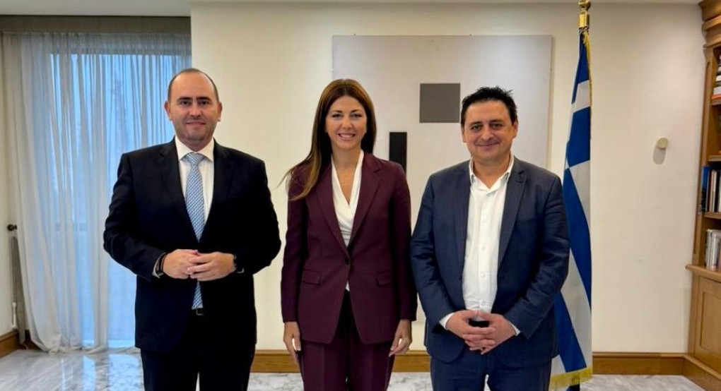 Συνάντηση Λάκη Βασιλειάδη με Υπουργό Παιδείας: «Θετική η υπουργός για την δημιουργία καλλιτεχνικού σχολείου στην Έδεσσα Συνάντηση Λάκη Βασιλειάδη με Υπουργό Παιδείας: «Θετική η υπουργός για την δημιουργία καλλιτεχνικού σχολείου στην Έδεσσα