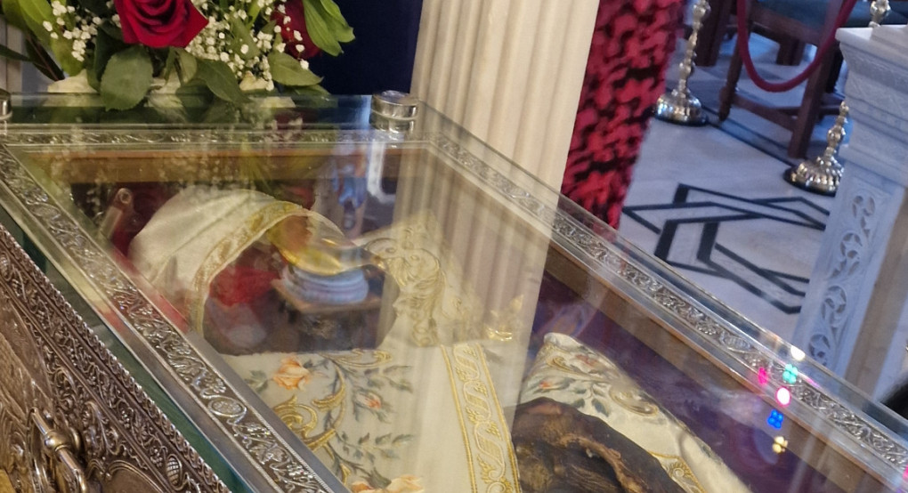 Χιλιάδες πιστοί επισκέπτονται τον Άγιο Ιωάννη τον Ρώσο στο Προκόπι Ευβοίας – Ζωντανός Άγιος και τόπος θαυμάτων