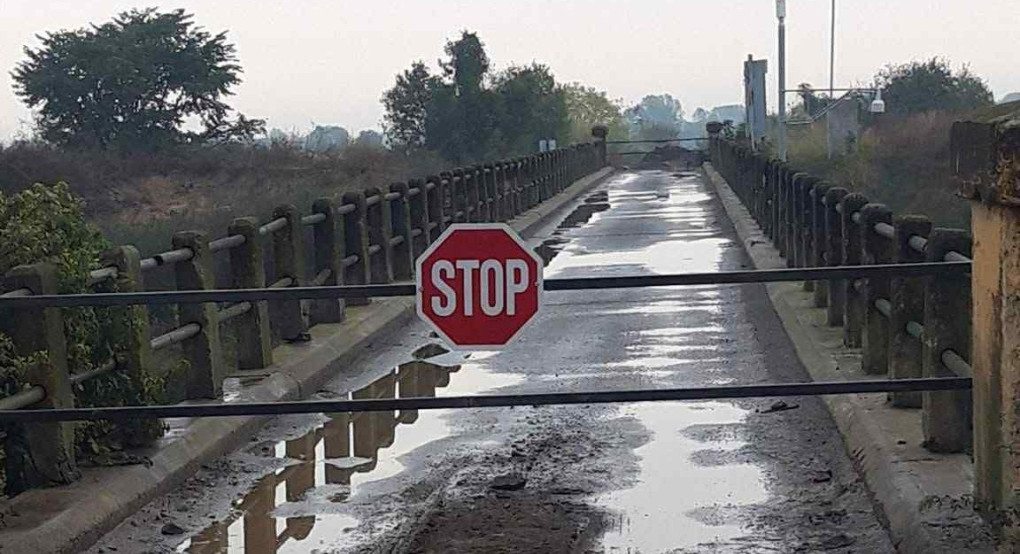 Γέφυρα Αρσενίου: Το πρόβλημα παραμένει η αγανάκτηση "φουντώνει" Γέφυρα Αρσενίου: Το πρόβλημα παραμένει η αγανάκτηση "φουντώνει"
