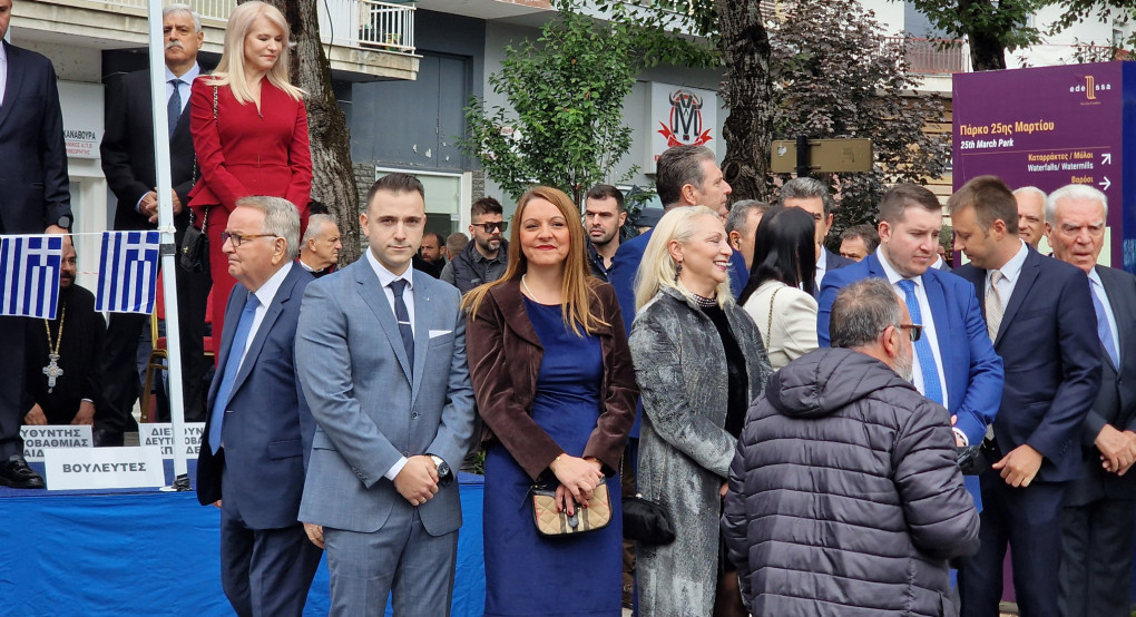 Η Εύα Παπατούση με χαμόγελο και θετική ενέργεια στην παρέλαση της απελευθέρωσης της Έδεσσας Η Εύα Παπατούση με χαμόγελο και θετική ενέργεια στην παρέλαση της απελευθέρωσης της Έδεσσας