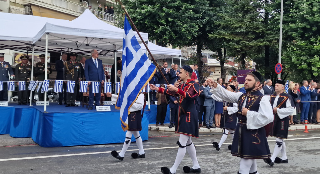 Οι πολιτιστικοί σύλλογοι της Έδεσσας τίμησαν με υπερηφάνεια την ιστορία και την παράδοση της πόλης Οι πολιτιστικοί σύλλογοι της Έδεσσας τίμησαν με υπερηφάνεια την ιστορία και την παράδοση της πόλης