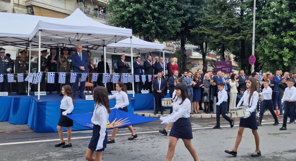 Η Έδεσσα καμάρωσε τα παιδιά της στην επετειακή παρέλαση Η Έδεσσα καμάρωσε τα παιδιά της στην επετειακή παρέλαση