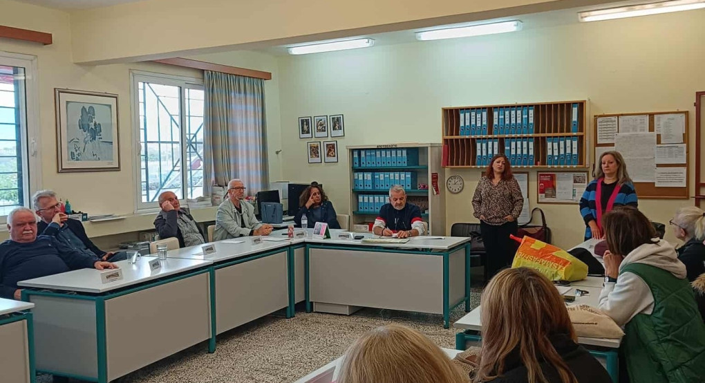 3ο ΓΕΛ Γιαννιτσών: Ενημέρωση των εκπαιδευτικών από την κ. Νίκου και τον κ. Σαραντίδη 3ο ΓΕΛ Γιαννιτσών: Ενημέρωση των εκπαιδευτικών από την κ. Νίκου και τον κ. Σαραντίδη