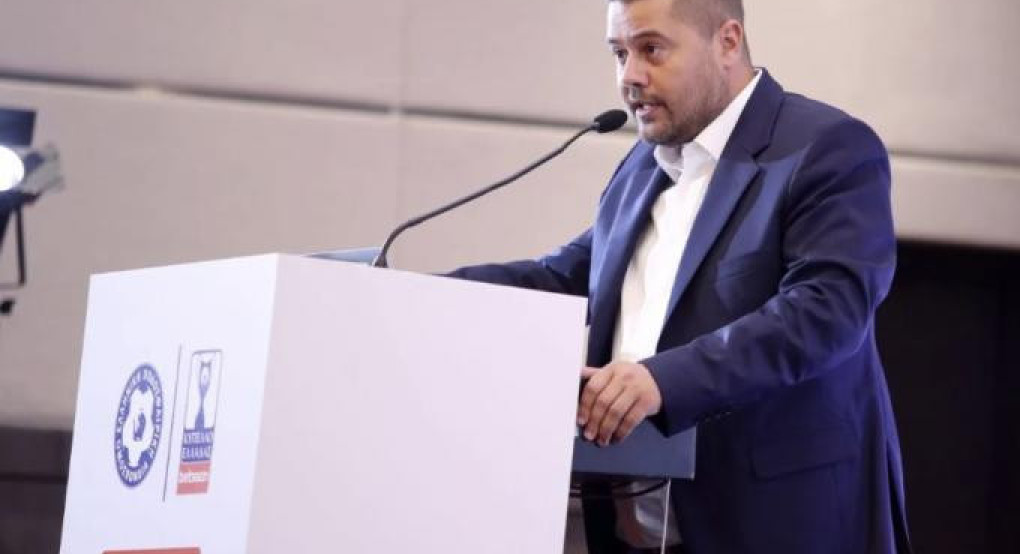 Γκαγκάτσης στους διαιτητές: «Μη σηκώνετε το τηλέφωνο σε ανθρώπους που θέλουν χατίρια» Γκαγκάτσης στους διαιτητές: «Μη σηκώνετε το τηλέφωνο σε ανθρώπους που θέλουν χατίρια»