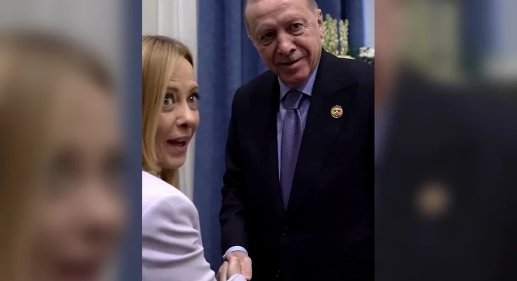 Η Ιταλίδα πρωθυπουργός θα «σκότωνε κάποιον» αν την ανάγκαζαν να κόψει το κάπνισμα – Ο διάλογος Μελόνι-Ερντογάν και τα γέλια Μακρόν-Στάρμερ Η Ιταλίδα πρωθυπουργός θα «σκότωνε κάποιον» αν την ανάγκαζαν να κόψει το κάπνισμα – Ο διάλογος Μελόνι-Ερντογάν και τα γέλια Μακρόν-Στάρμερ