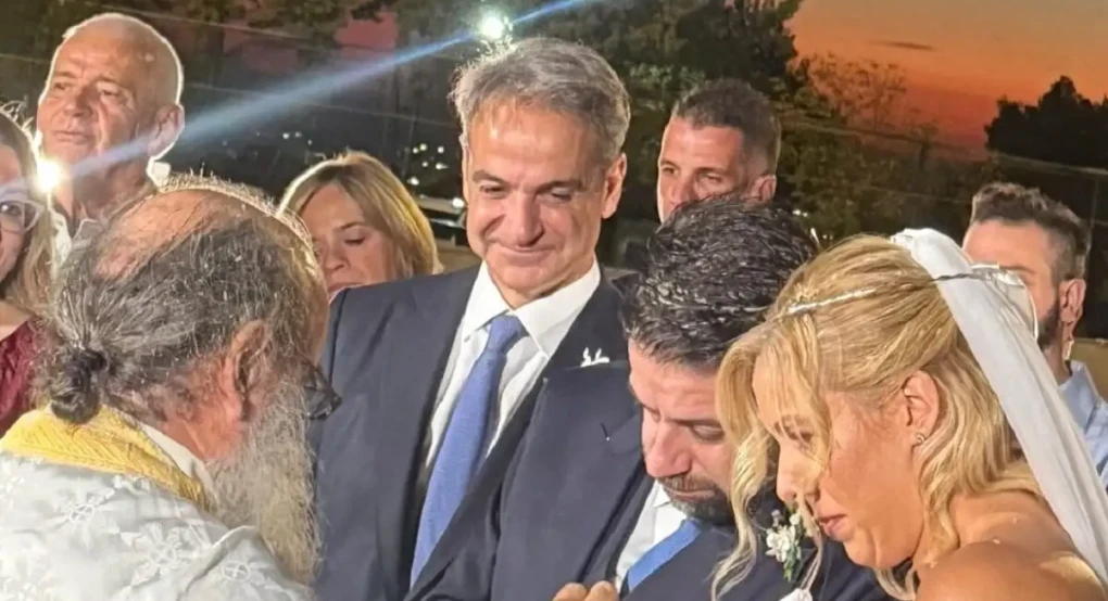 Κουμπάρος ο Κυριάκος Μητσοτάκης: Πάντρεψε την Εβίνα Γιακουμάτου και τον Ελπιδοφόρο Παπανικολόπουλο Κουμπάρος ο Κυριάκος Μητσοτάκης: Πάντρεψε την Εβίνα Γιακουμάτου και τον Ελπιδοφόρο Παπανικολόπουλο