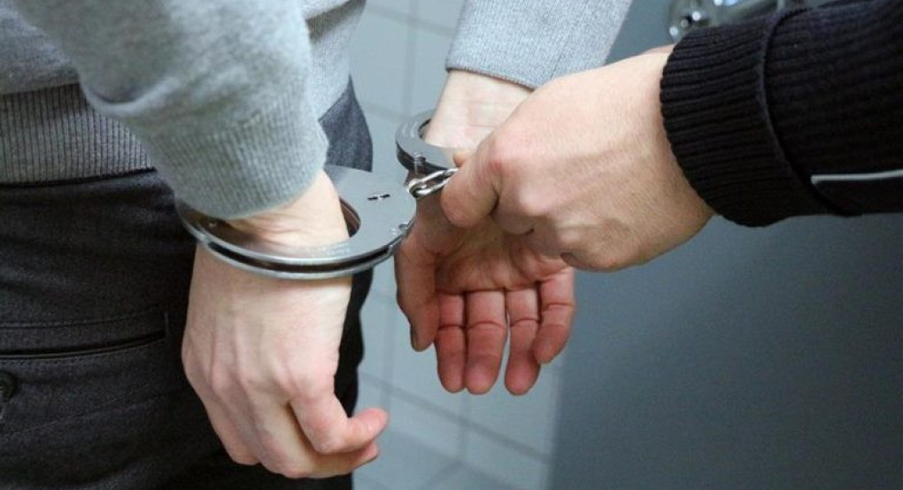 Ιωάννινα: Συνελήφθη για διάθεση αλκοόλ σε ανηλίκους Ιωάννινα: Συνελήφθη για διάθεση αλκοόλ σε ανηλίκους