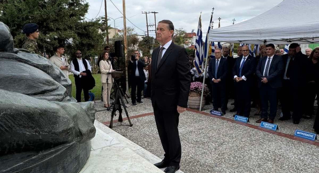 Ο Κώστας Σιωνίδης και οι μαθητές των Ευζώνων στα Γιαννιτσά Ο Κώστας Σιωνίδης και οι μαθητές των Ευζώνων στα Γιαννιτσά