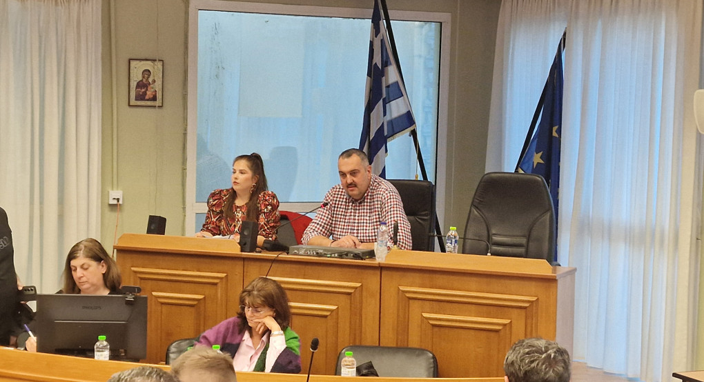 Δημοτικό Συμβούλιο Αλμωπίας: Απών ο Δήμαρχος Νίκος Παρούτογλου Δημοτικό Συμβούλιο Αλμωπίας: Απών ο Δήμαρχος Νίκος Παρούτογλου