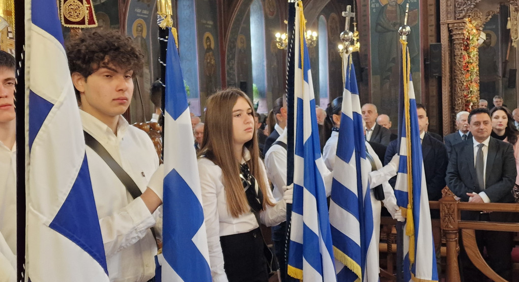 Περήφανα νιάτα στην Εκκλησία της Αγίας Σκέπης — οι μαθητές τίμησαν την 28η Οκτωβρίου στην Έδεσσα Περήφανα νιάτα στην Εκκλησία της Αγίας Σκέπης — οι μαθητές τίμησαν την 28η Οκτωβρίου στην Έδεσσα