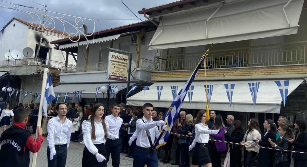 Η Άρνισσα τίμησε την 28η Οκτωβρίου — Παρών οι Αντιδήμαρχοι Μένη Μπόγια και Θοδωρής Αποστόλου Η Άρνισσα τίμησε την 28η Οκτωβρίου — Παρών οι Αντιδήμαρχοι Μένη Μπόγια και Θοδωρής Αποστόλου