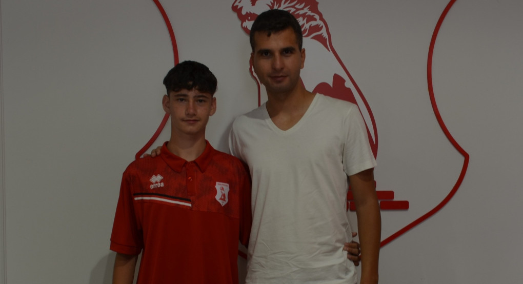 Χρήστος Παντελιάδης: Αρσένι, Γιαννιτσά, Πανσερραϊκός, Εθνική μία...μπαλιά δρόμος! Χρήστος Παντελιάδης: Αρσένι, Γιαννιτσά, Πανσερραϊκός, Εθνική μία...μπαλιά δρόμος!