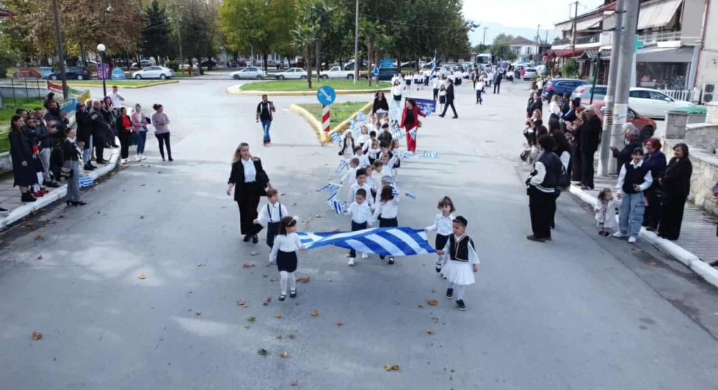 Παρέλαση για την Εθνική Επέτειο της 28ης Οκτωβρίου στους Γαλατάδες (Βίντεο) Παρέλαση για την Εθνική Επέτειο της 28ης Οκτωβρίου στους Γαλατάδες (Βίντεο)