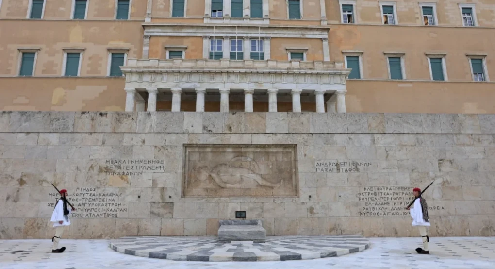 Σε ετοιμότητα για τις παρελάσεις η κυβέρνηση - Η επίθεση από κουκουλοφόρους στον Βορίδη και το βλέμμα στη «σιωπηρή πλειοψηφία» Σε ετοιμότητα για τις παρελάσεις η κυβέρνηση - Η επίθεση από κουκουλοφόρους στον Βορίδη και το βλέμμα στη «σιωπηρή πλειοψηφία»