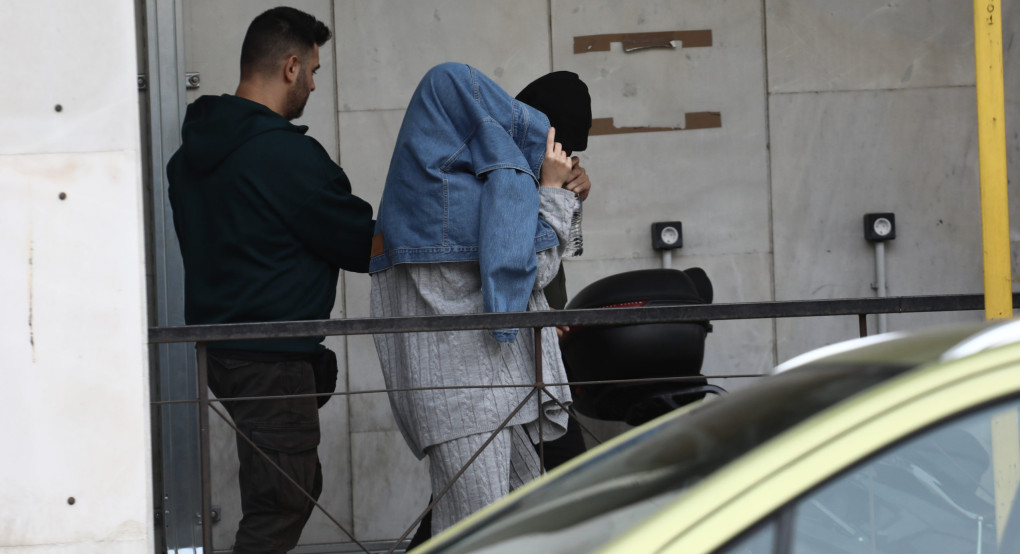 ΟΠΕΚΕΠΕ: Σε κατ’ οίκον περιορισμό με «βραχιολάκι» η σύζυγος του φερόμενου ως αρχηγού – «Του είχα τυφλή εμπιστοσύνη» ΟΠΕΚΕΠΕ: Σε κατ’ οίκον περιορισμό με «βραχιολάκι» η σύζυγος του φερόμενου ως αρχηγού – «Του είχα τυφλή εμπιστοσύνη»