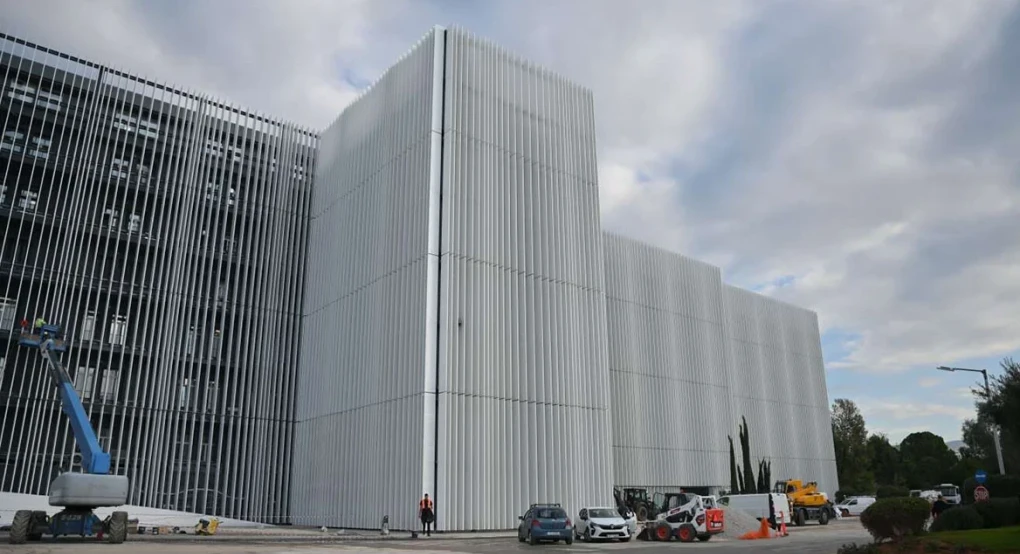 Η ιστορία του ελληνικού Πενταγώνου: Από το ξενοδοχείο Μεγάλη Βρετάννια, στο σημερινό κτίριο της Μεσογείων με τη νέα βιοκλιματική όψη Η ιστορία του ελληνικού Πενταγώνου: Από το ξενοδοχείο Μεγάλη Βρετάννια, στο σημερινό κτίριο της Μεσογείων με τη νέα βιοκλιματική όψη