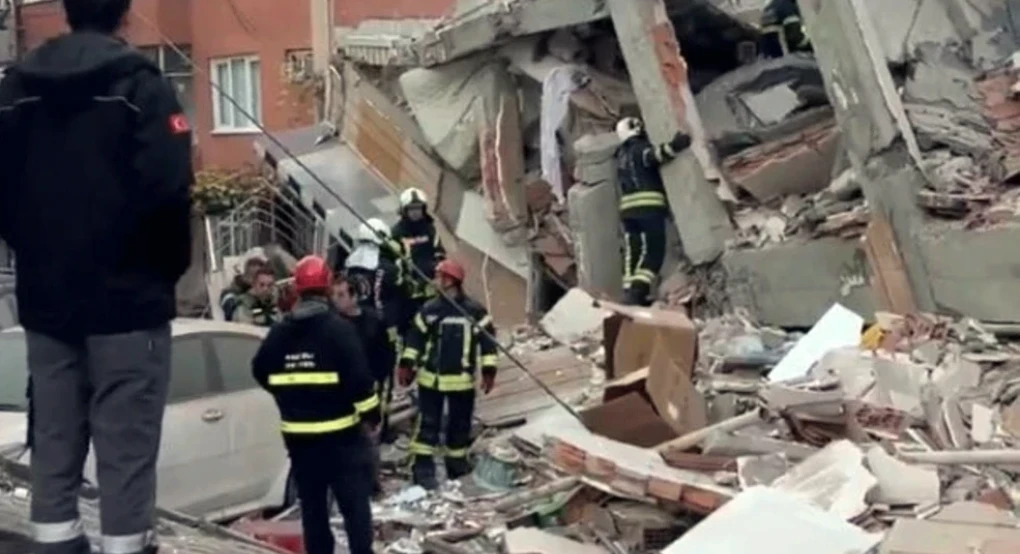 Κατέρρευσε πολυκατοικία στην Τουρκία – Φόβοι για εγκλωβισμένους Κατέρρευσε πολυκατοικία στην Τουρκία – Φόβοι για εγκλωβισμένους