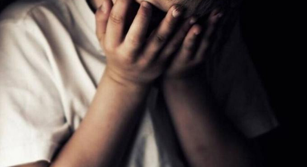 Μητέρα «έπιασε» οικογενειακή φίλη με τον 10χρονο γιο της - Τη φιλοξενούσε και βίαζε το παιδί