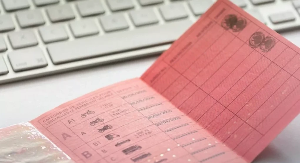 Tέλος στο χάρτινο δίπλωμα: Πώς γίνεται άμεσα η αντικατάσταση