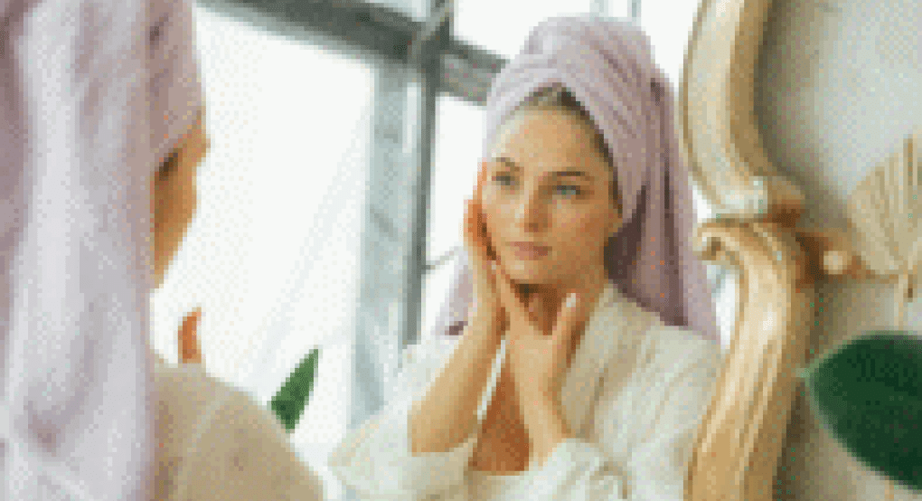 3 συχνά λάθη που «κλέβουν» τη λάμψη από την επιδερμίδα σου