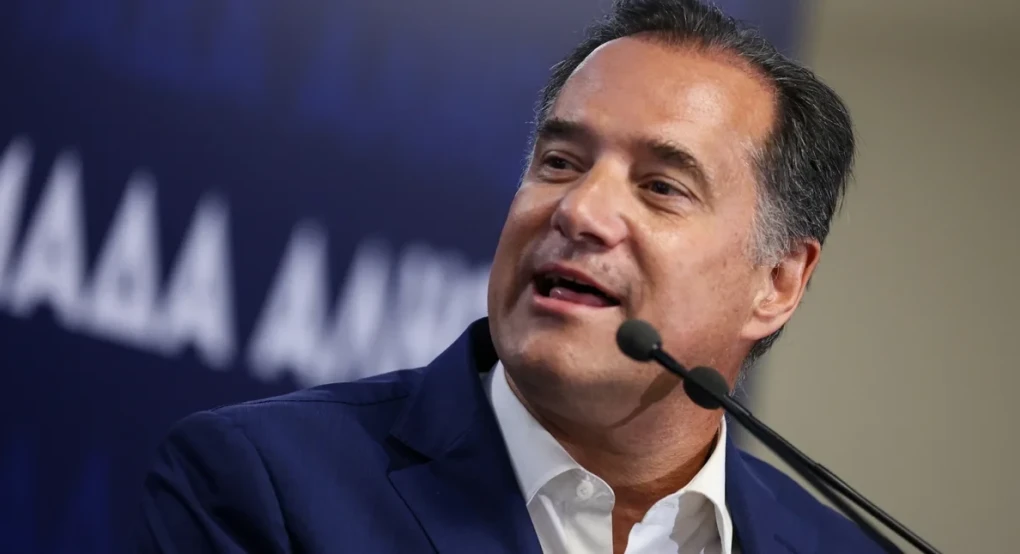 Γεωργιάδης σε Κωνσταντοπούλου: Δεν βρίσκετε και εσείς λίγη από την «γενναιότητα» του Καραναστάση, να ηρεμήσει το Κοινοβούλιο;