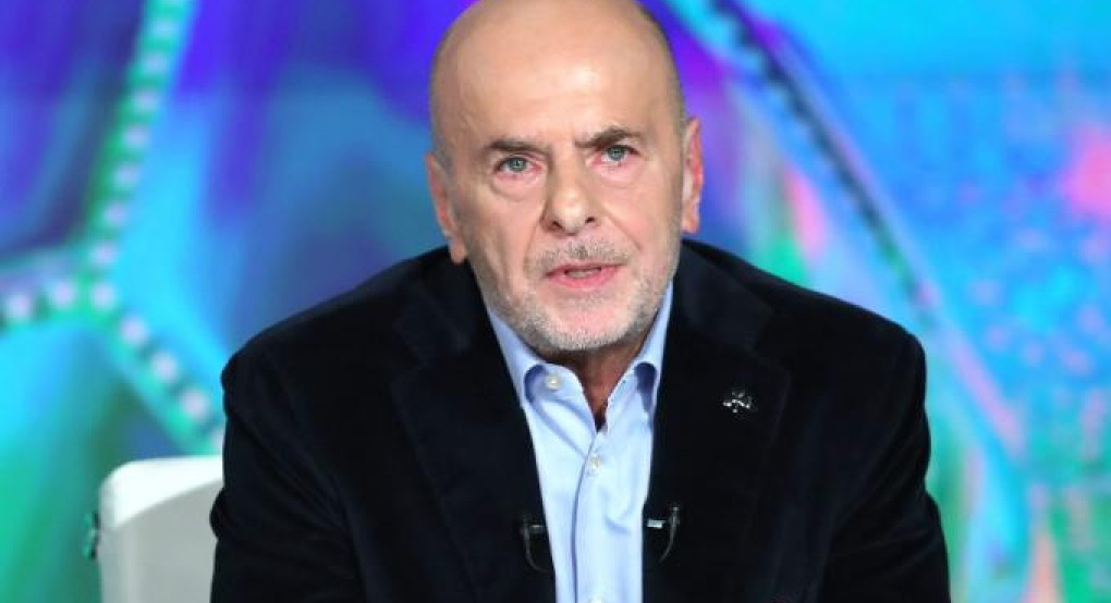 Πώς θα πείσεις ότι χτίζεις κάτι πραγματικά σπουδαίο, όταν δε λες ούτε στον καθρέφτη σου την αλήθεια για το βλαβερό παρελθόν;