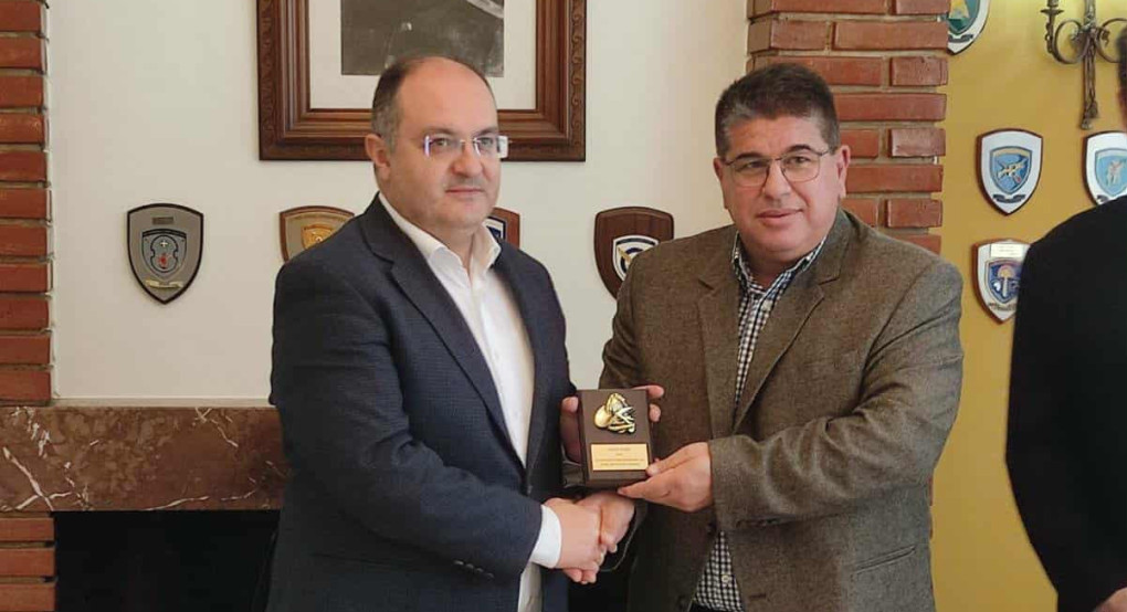 Τιμητική πλακέτα στον Δήμαρχο Κιλκίς από την Πυροσβεστική Υπηρεσία Κιλκίς