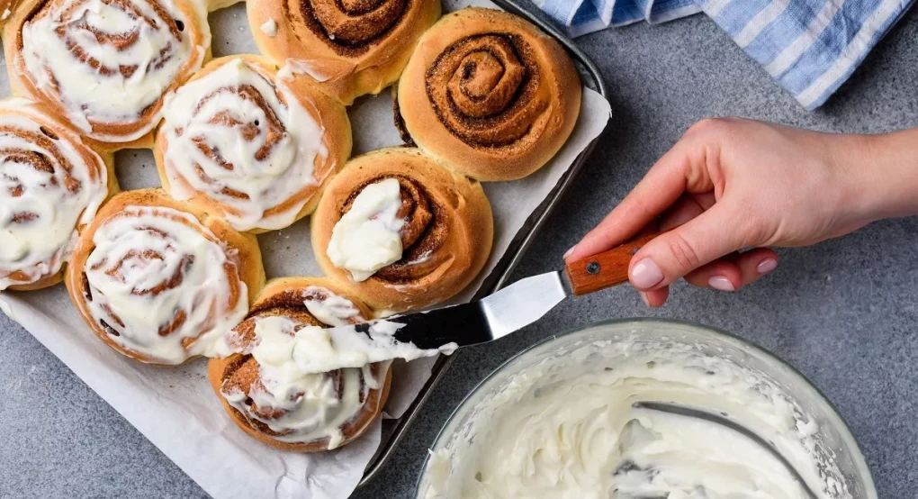 Cinnamon rolls με μόλις 95 θερμίδες το ένα – Νόστιμα, αφράτα και έτοιμα σε λίγα λεπτά