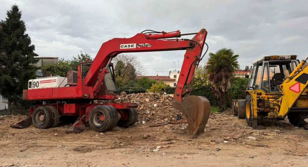 Κατεδάφιση επικίνδυνης και εγκαταλειμμένης οικίας στα Γιαννιτσά