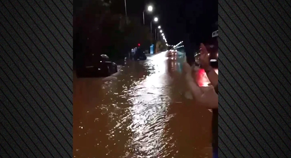 H κακοκαιρία χτύπησε Πρέβεζα και Βόνιτσα: Πού θα σημειωθούν καταιγίδες τις επόμενες ώρες - Από το μεσημέρι στην Αττική