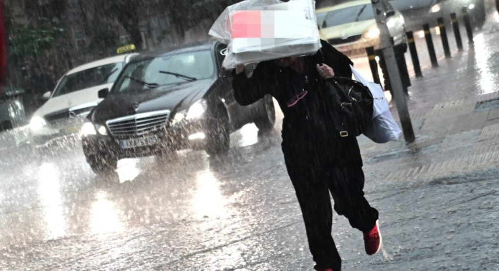 Kαιρός: Επιμένουν οι βροχοπτώσεις  – Σε ισχύ το έκτακτο δελτίο της ΕΜΥ