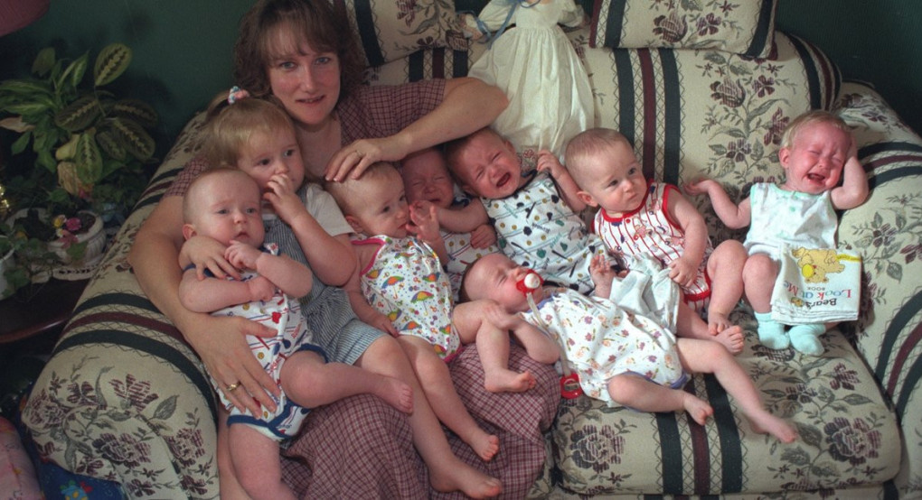 Έγραψαν ιστορία όταν γεννήθηκαν: Πώς είναι σήμερα τα πρώτα επτάδυμα που επιβίωσαν στη γέννα πριν από 28 χρόνια