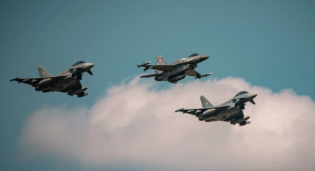 Η Πολωνία απογειώνει εσπευσμένα μαχητικά εν μέσω πληγμάτων της Ρωσίας στην Ουκρανία