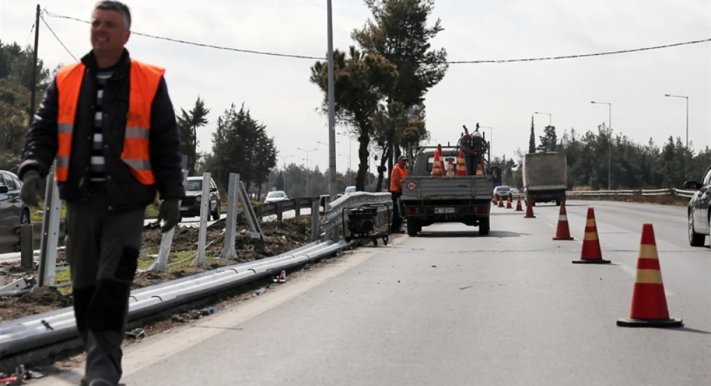 Εργασίες κοπής πρασίνου στην Εθνική Οδό 2 Θεσσαλονίκης- Έδεσσας