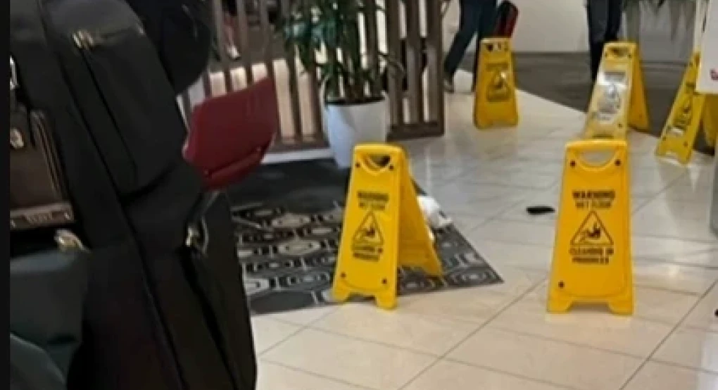 Πανικός στη Μελβούρνη: Powerbank εξερράγη στην τσέπη επιβάτη στο αεροδρόμιο - Στο νοσοκομείο με εγκαύματα