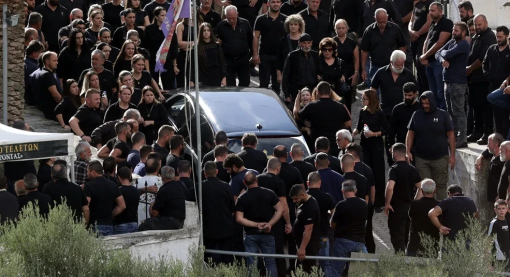 «Κανένα μίσος δεν γιατρεύεται με μίσος, η δικαίωση δεν έρχεται με αίμα» – Ξεσπά ο ιερέας που κήδευσε την Ευαγγελία