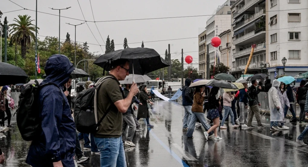Καιρός: Επιδείνωση σήμερα με ισχυρές βροχές και καταιγίδες - Οι 8 περιοχές που θα επηρεαστούν περισσότερο, έντονα φαινόμενα και στην Αττική