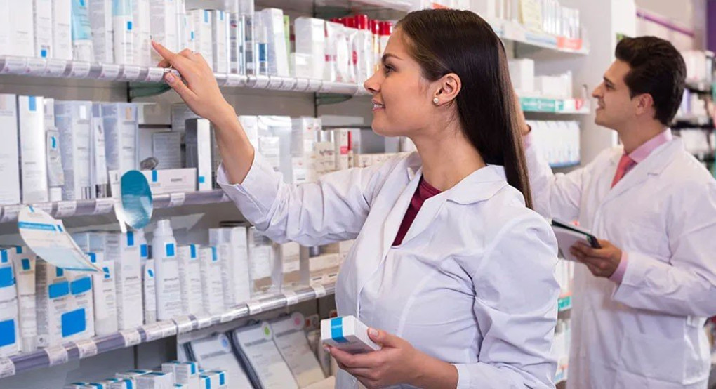 Έλλειψη παρακεταμόλης στα φαρμακεία. Μείωση του ΦΠΑ για μάσκες , γάντια, αντισηπτικά ζητά ο ΦΣΘ