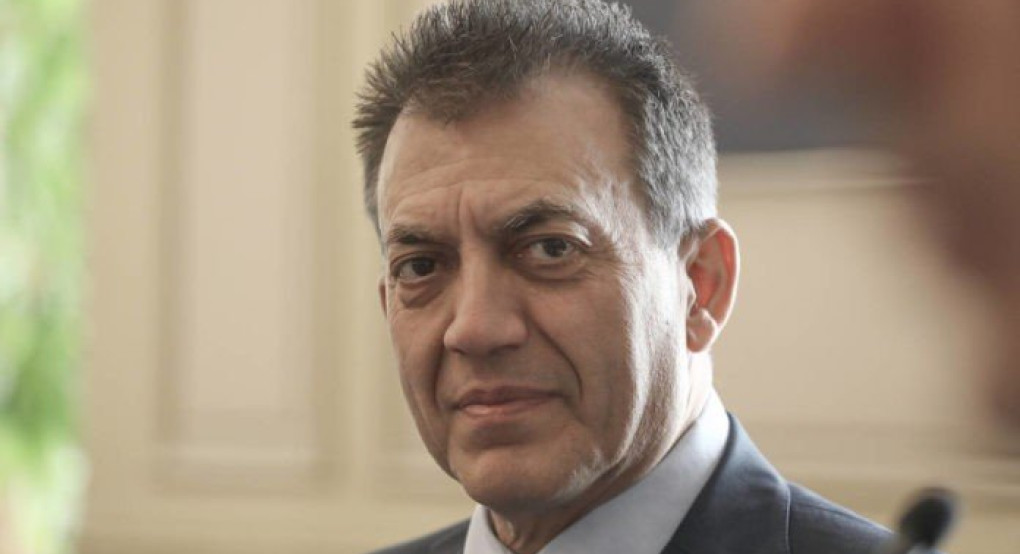 Βρούτσης: Αναληθή τα περί μείωσης μισθού 50%