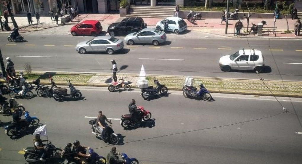 Κορωνοϊός: Διαμαρτυρία ντελιβεράδων στη Θεσσαλονίκη – Ζητούν μέτρα προστασίας