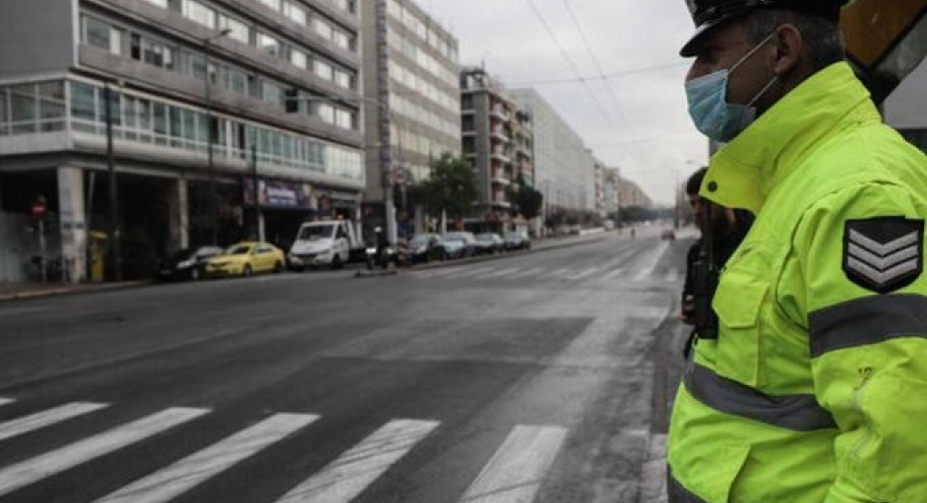 Κορωνοϊός: Ανοικτή η παράταση της απαγόρευσης κυκλοφορίας και η απαγόρευση πτήσεων