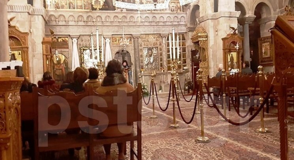  Ο κορωνοϊός «χτύπησε» και το ναό της Εκατονταπυλιανής! Άδεια η εκκλησία…