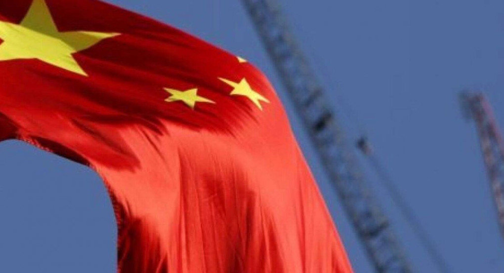 Ιταλική οργή: Κατεβάζουν τις σημαίες της ΕΕ και ανεβάζουν τις σημαίες της Κίνας και της Ρωσίας!