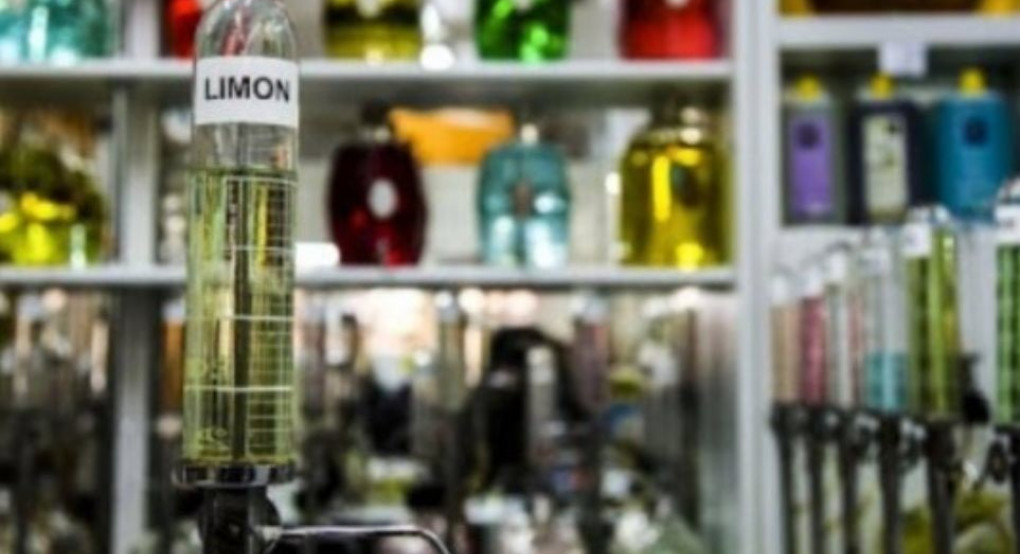 Τουρκία: Ουρές για... θαυματουργή κολόνια που «θεραπεύει» τον ιό!