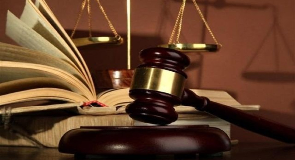 Δικαστικός επιμελητής επέδωσε έγγραφο παρά τα μέτρα για τον κορωνοϊό