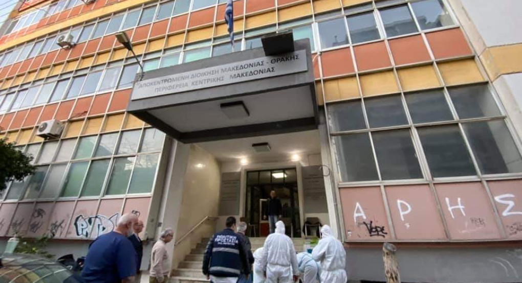 Απόστολος Τζιτζικώστας: Σε καραντίνα οι υπάλληλοι της Περιφέρειας 