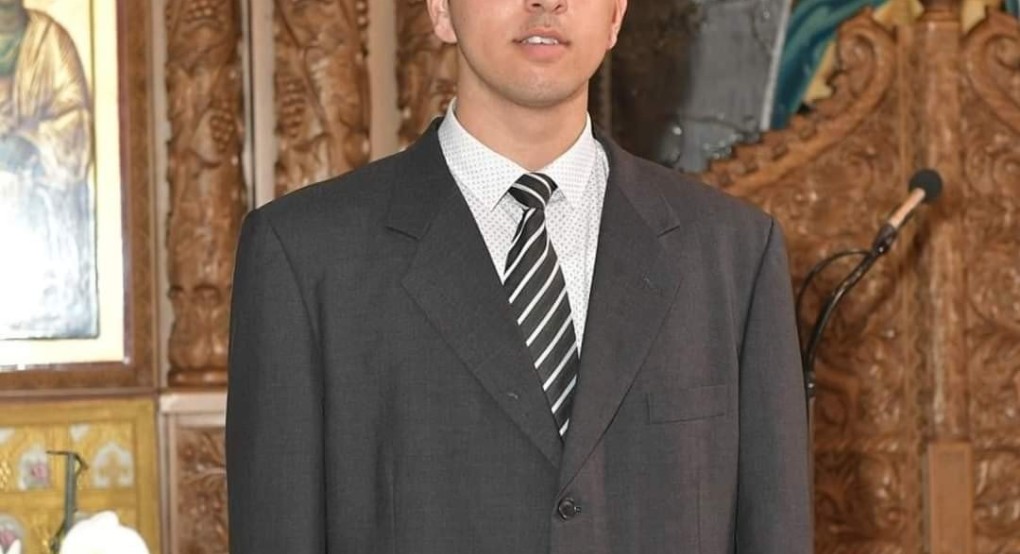 Ο Νικόλας Κελεσίδης ψάλλει στο pellanews.gr 