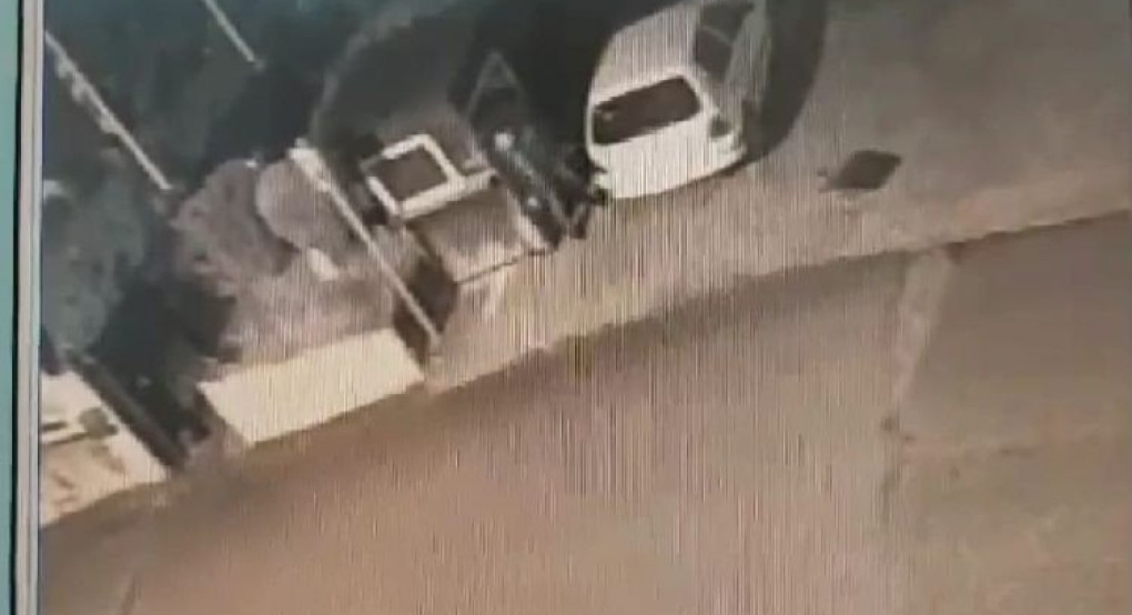  Άγνωστος έβαλε φωτιά στο όχημα του Δ. Καλαμαριάς που μοίραζε τρόφιμα σε ευπαθείς ομάδες!