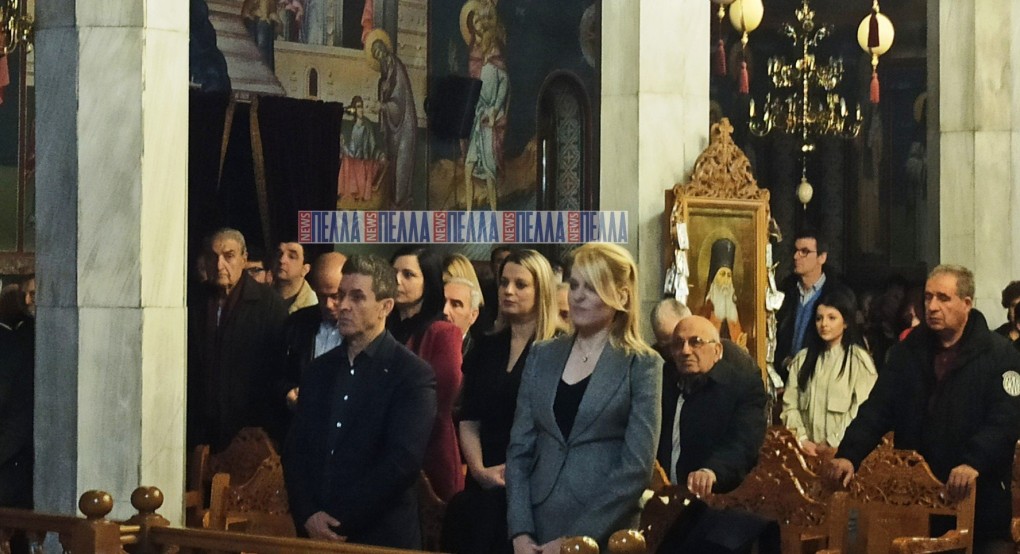 Παρούσα στους Χαιρετισμούς η Θεοδώρα Τζάκρη - Δεν υιοθετεί τη ρητορική Πολάκη 