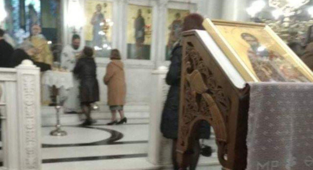 Εκατοντάδες πιστοί κοινώνησαν το σώμα του Κυρίου 